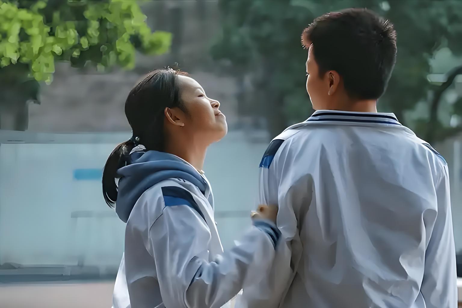 【阜陽心理咨詢中心】青春期孩子早戀，家長該如何正確引導？