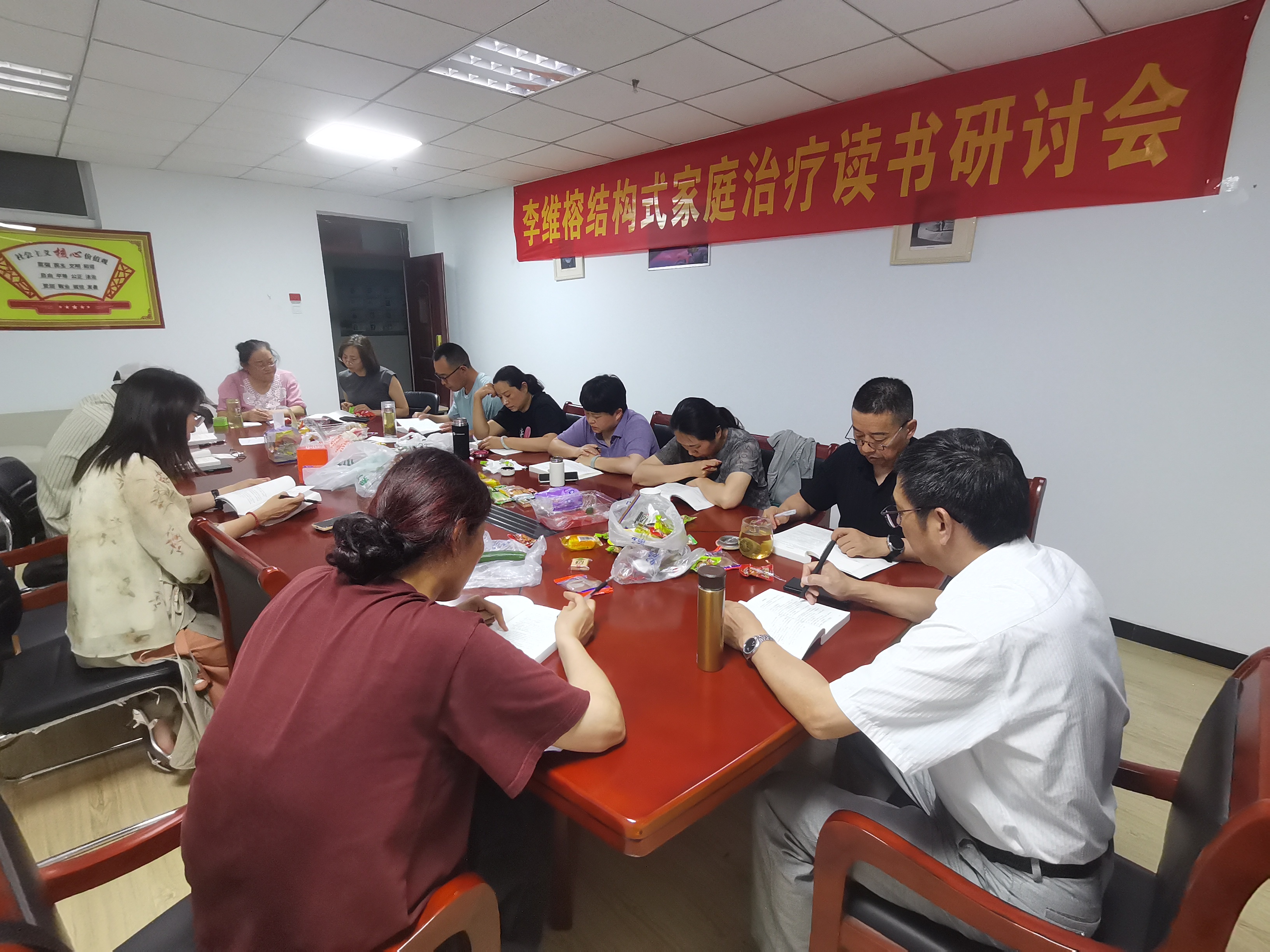 【阜陽(yáng)心理咨詢中心】當(dāng)生命成為賭注：解碼家庭關(guān)系中的自殺困局